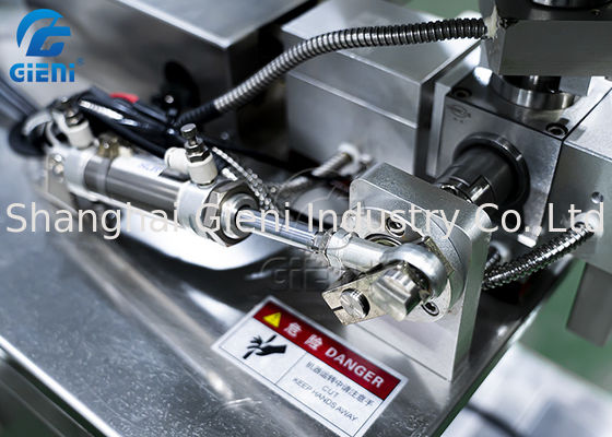 De Tank die van de zuigervuller de Kosmetische Machine van de Poederpers opheffen