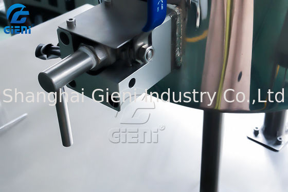 De hand giet de Gietende Machine van de Tabletlippenpommade, Lippenstift Productiemachine