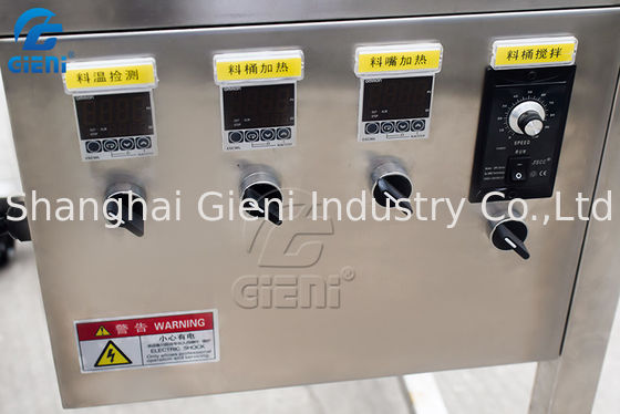 De hand giet de Gietende Machine van de Tabletlippenpommade, Lippenstift Productiemachine